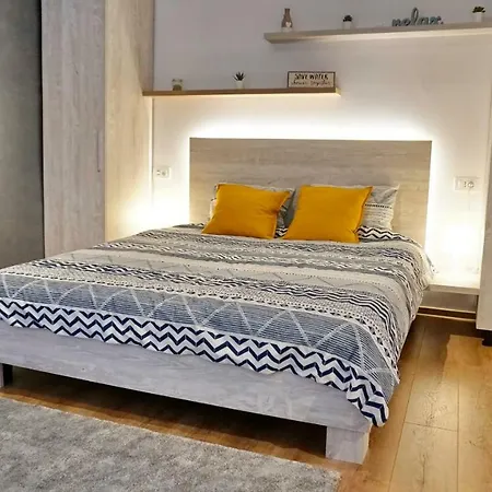 Jules Downtown Брашов