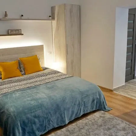 Jules Downtown 아파트